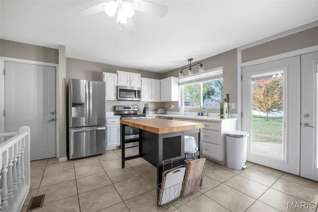 $300,000 | 218 Laurelwood Drive, St. Peters, MO 63376