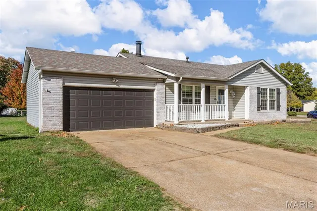 $300,000 | 218 Laurelwood Drive, St. Peters, MO 63376