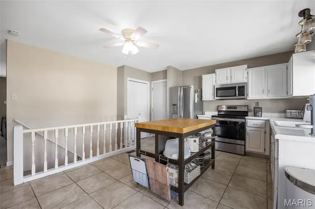 $300,000 | 218 Laurelwood Drive, St. Peters, MO 63376