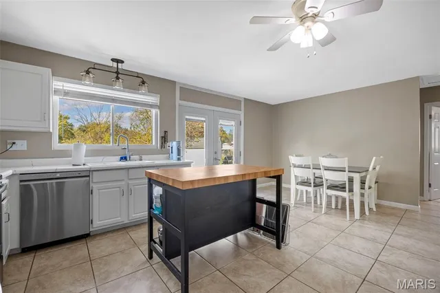 $300,000 | 218 Laurelwood Drive, St. Peters, MO 63376