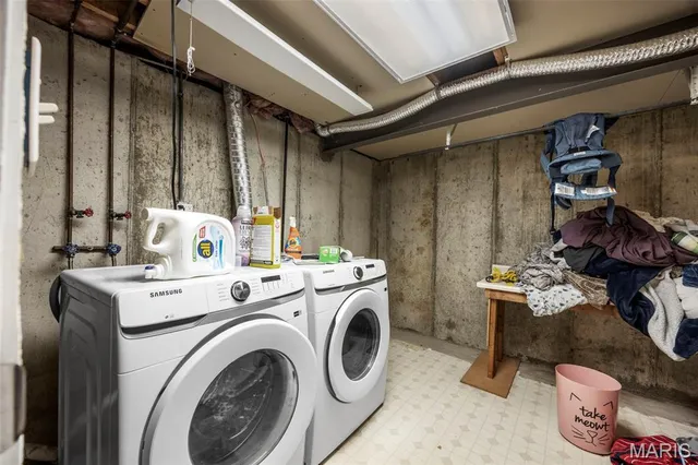 $300,000 | 218 Laurelwood Drive, St. Peters, MO 63376