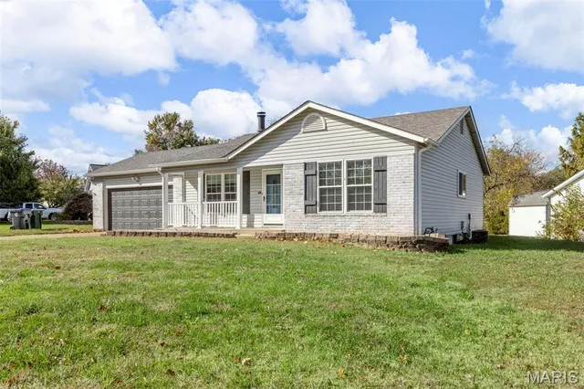 $300,000 | 218 Laurelwood Drive, St. Peters, MO 63376