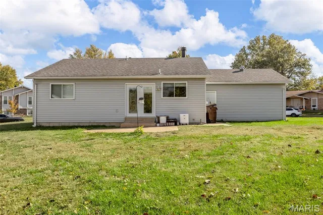 $300,000 | 218 Laurelwood Drive, St. Peters, MO 63376