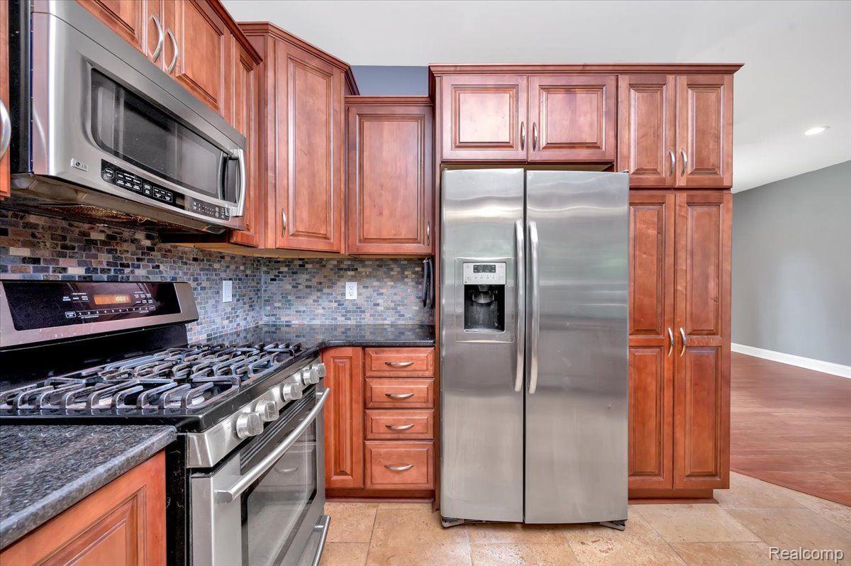 2930 Clarkston Road Lake Orion, MI 48362 - Photo 11 of 26 Plenty of Cabinetry.