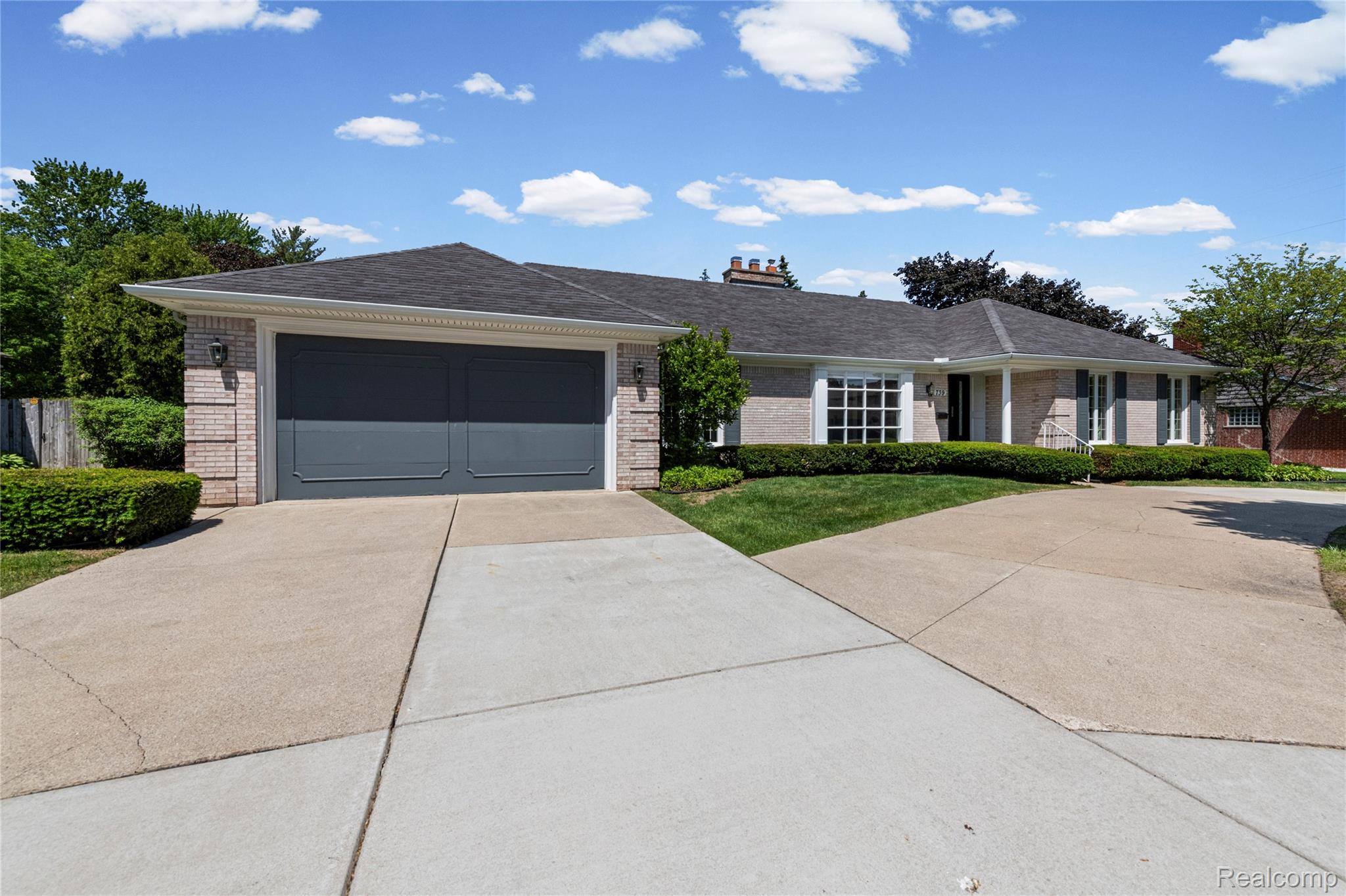 739 Ballantyne Road Grosse Pointe, MI 48236 - Photo 1 of 40