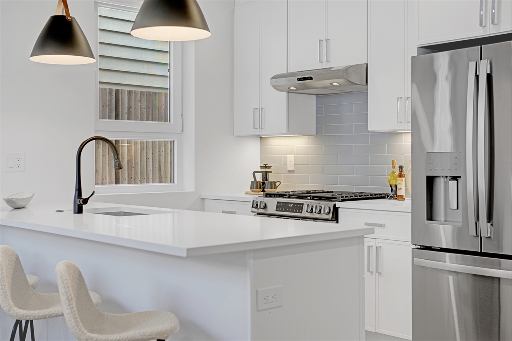 25 Everett Street, Unit 1 Boston, MA 02128 - Photo 5 of 19