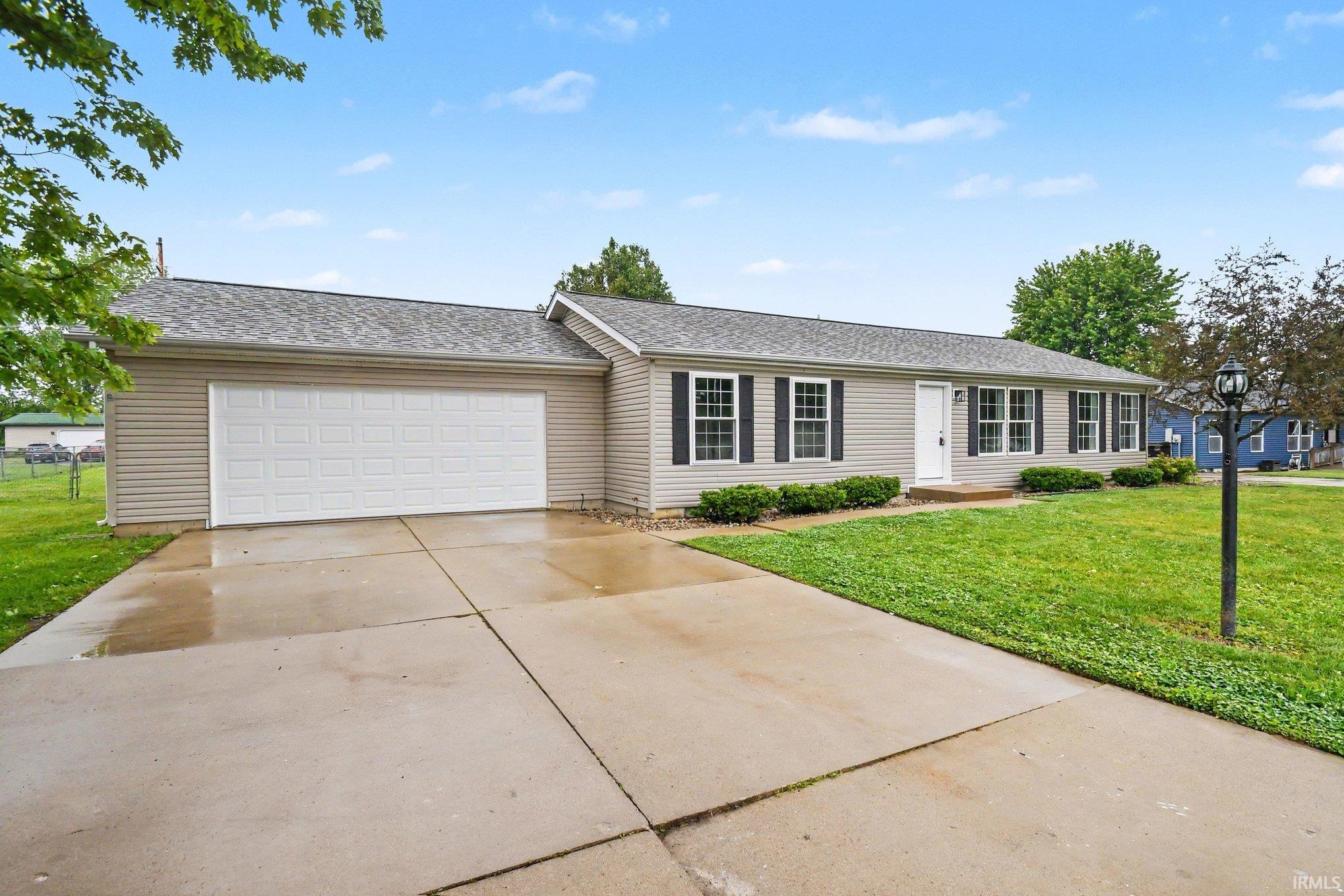 4235 Westerner Winds Road Warsaw, IN 46582 - Photo 3 of 29 Gallery Image 3