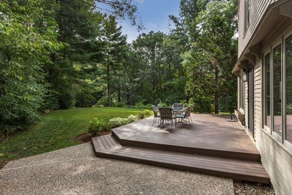 327 Edgemere Road Lynnfield, MA 01940 - Photo 27 of 30 Gallery Image 27