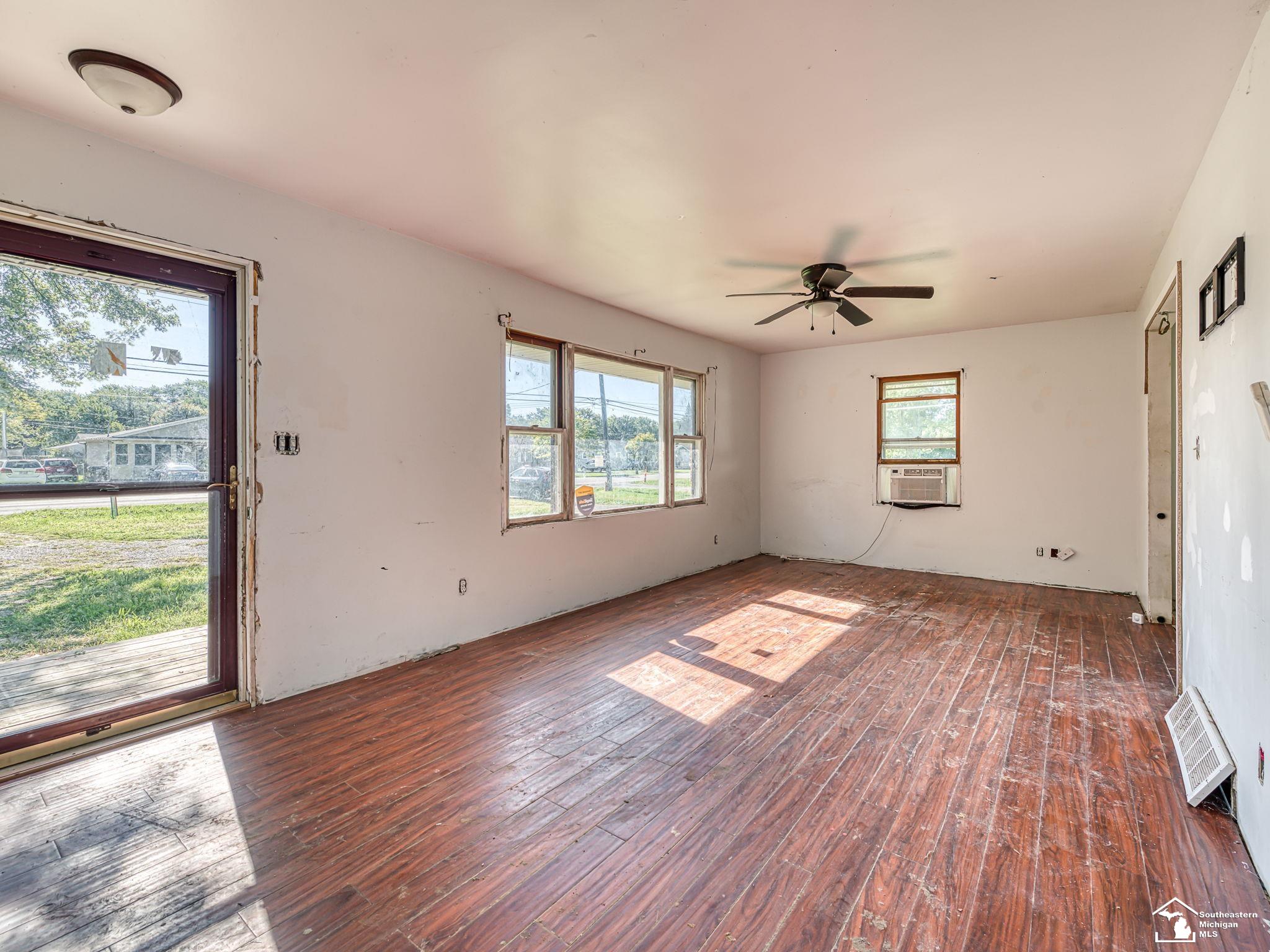13781 Laplaisance Road Monroe, MI 48161 - Photo 4 of 26 Gallery Image 4
