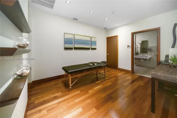$2,500 | 1050 Brickell Avenue, Unit 3122, Miami, FL 33131