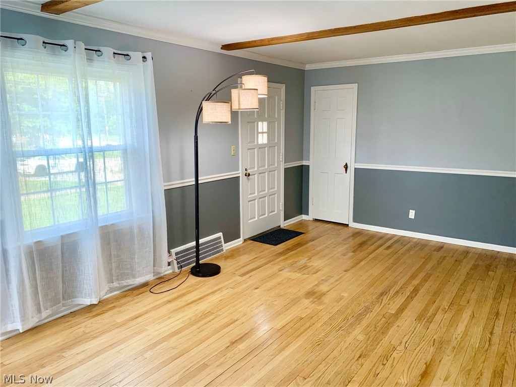 1633 Lander Road Cleveland, OH 44124 - Photo 5 of 32