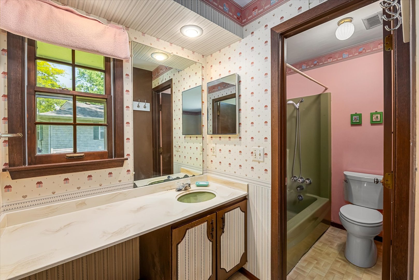 33 Somerset Road Montgomery, IL 60538 - Photo 12 of 17 a bathroom with a sink a toilet and shower