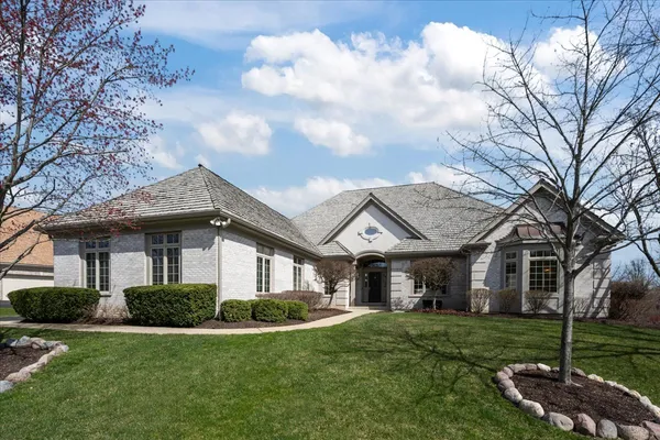 $875,000 | 5399 South Pointe Court, Long Grove, IL 60047