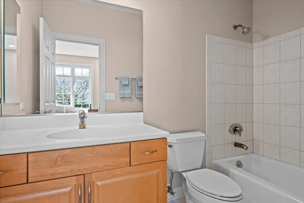 $875,000 | 5399 South Pointe Court, Long Grove, IL 60047