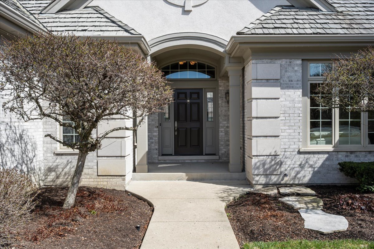 5399 South Pointe Court Long Grove, IL 60047 - Photo 2 of 24