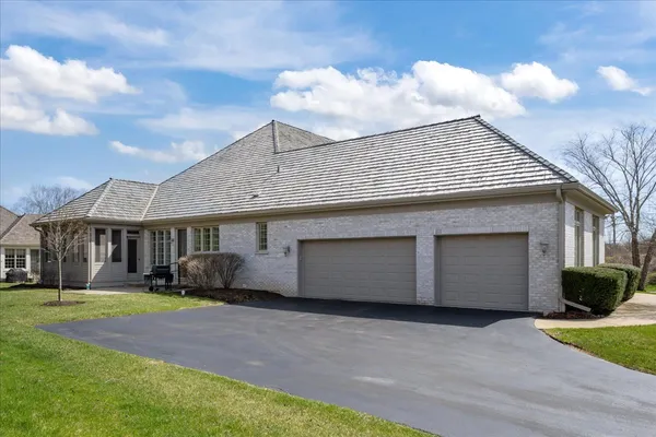 $875,000 | 5399 South Pointe Court, Long Grove, IL 60047