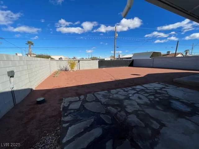 $1,650 | 11 California Way, Henderson, NV 89015