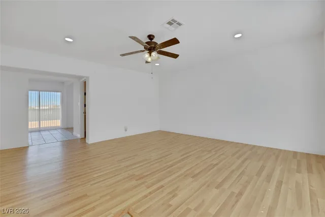 $1,650 | 11 California Way, Henderson, NV 89015