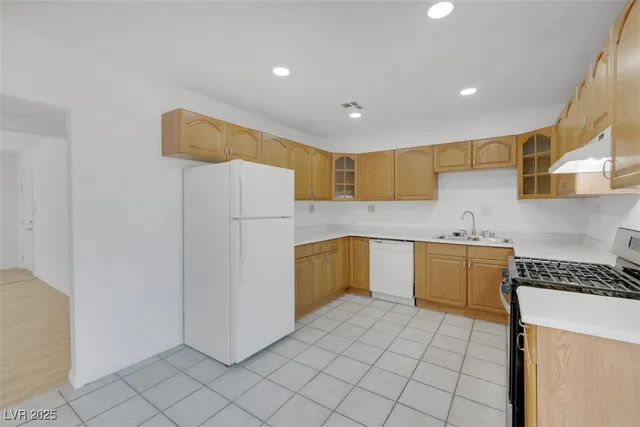 $1,650 | 11 California Way, Henderson, NV 89015
