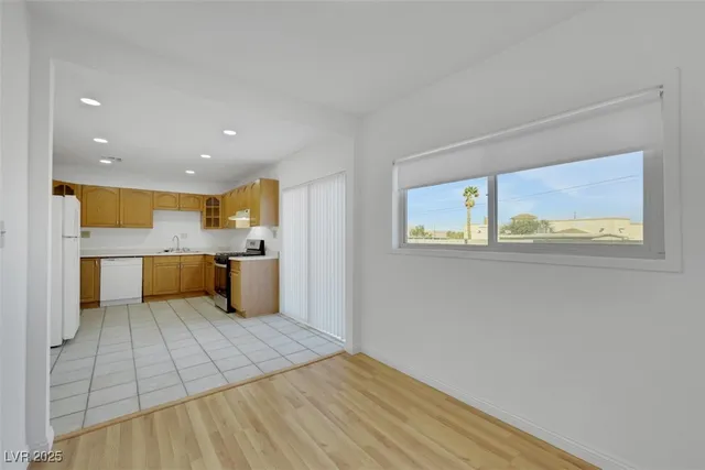 $1,650 | 11 California Way, Henderson, NV 89015