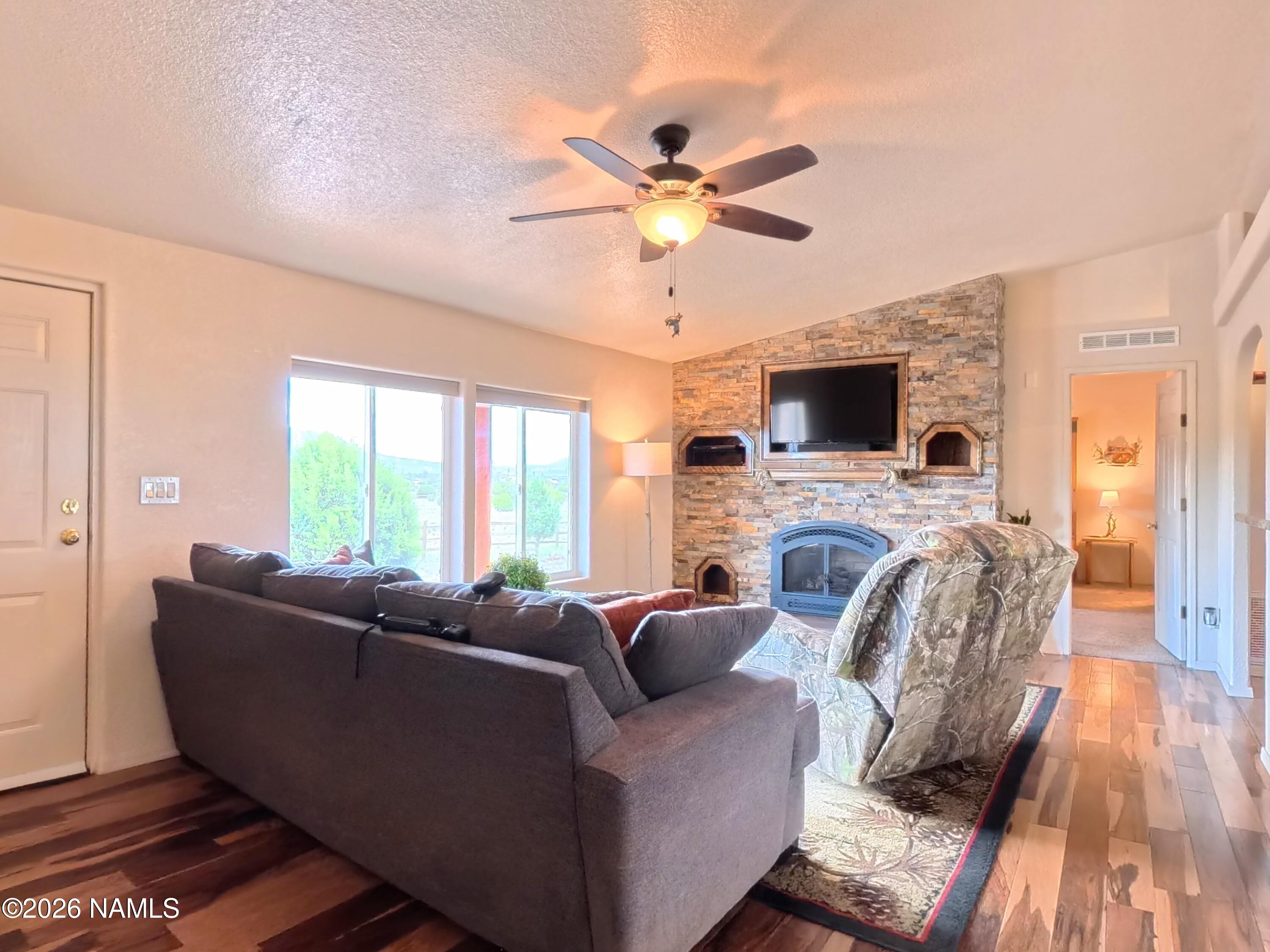 84 Espee Road Williams, AZ 86046 - Photo 27 of 67 Living Room 4