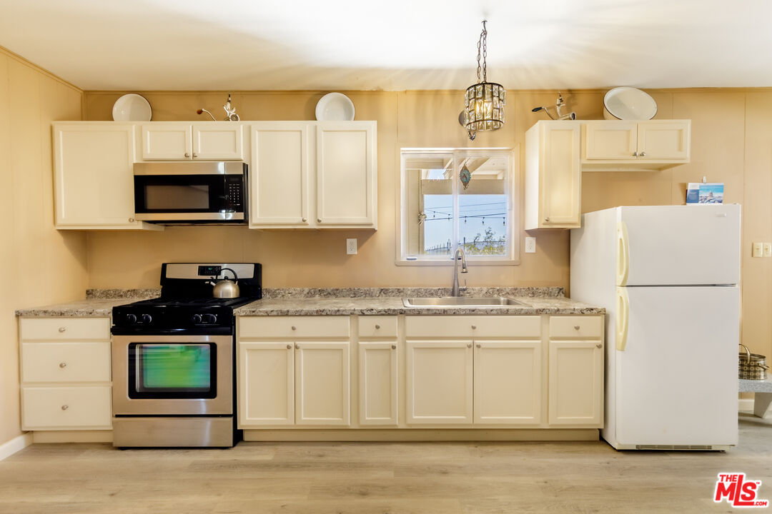 62137 Desert Air Road Joshua Tree, CA 92252 - Photo 26 of 38