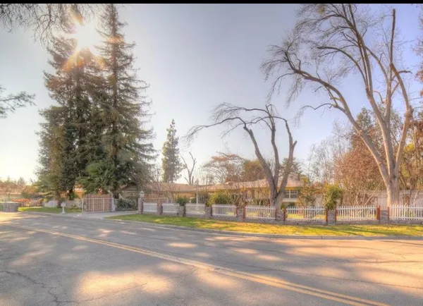 $465,000 | 5543 North 7th Street, Fresno, CA 93710
