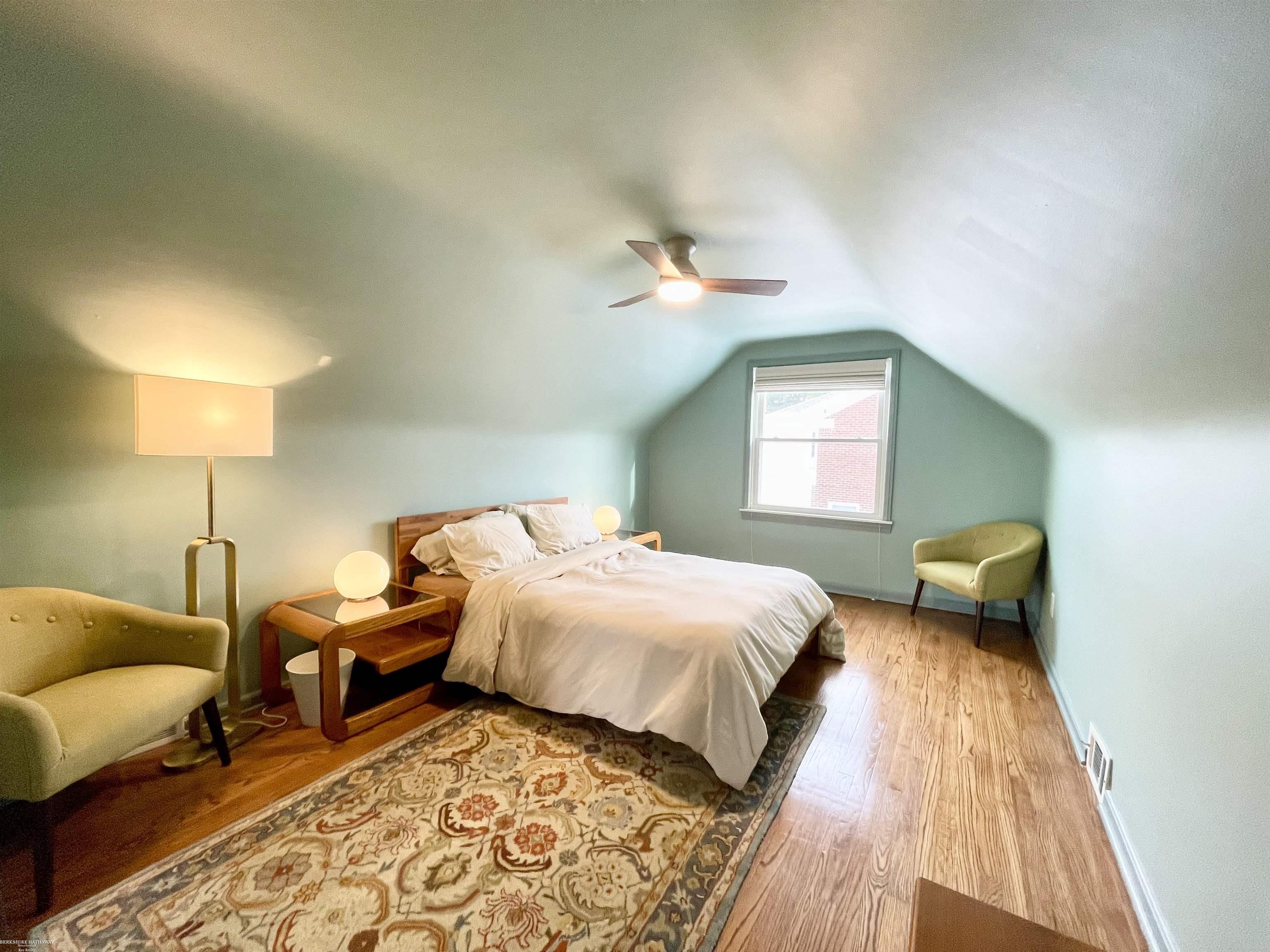 2230 Hawthorne Road Grosse Pointe, MI 48236 - Photo 13 of 30 50195691-cdbb3547-a292-4f65-8921-cedac956ff6c.JPG