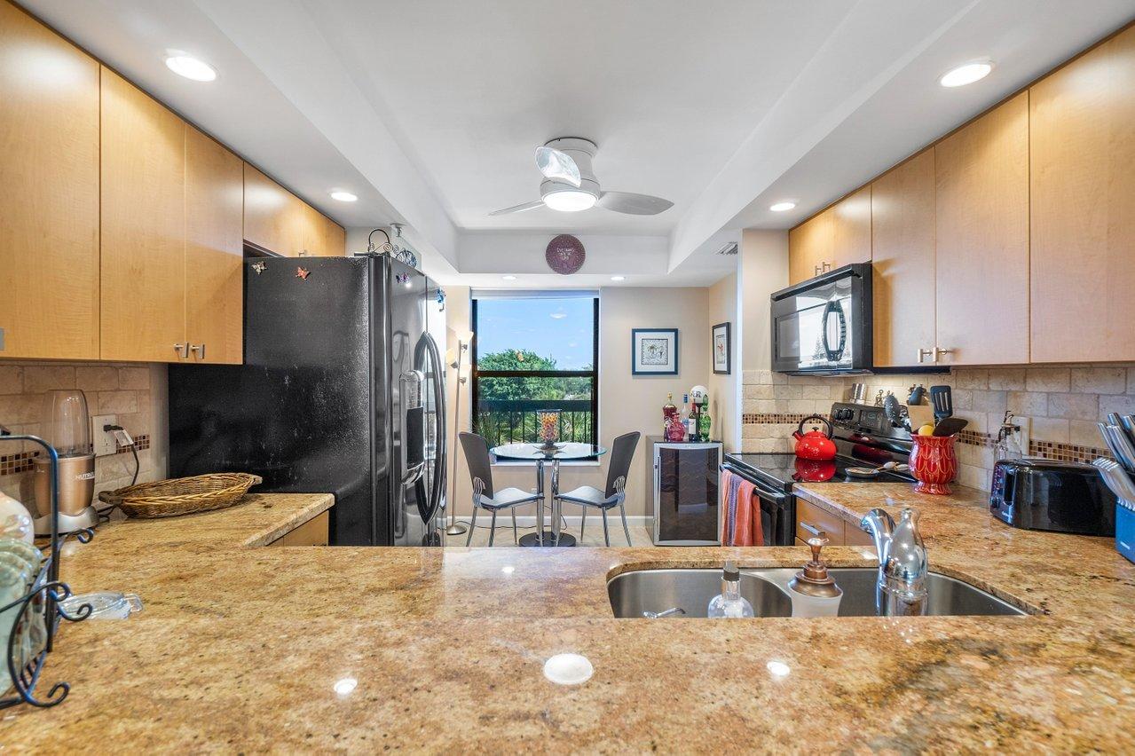 6562 Boca Del Mar Drive, Unit 524 Boca Raton, FL 33433 - Photo 11 of 37 Up-Dated Kitchen