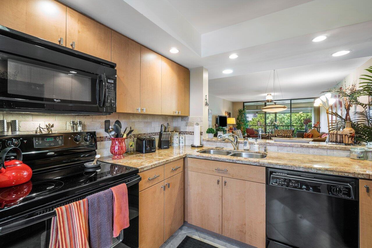 6562 Boca Del Mar Drive, Unit 524 Boca Raton, FL 33433 - Photo 12 of 37 Granite Counters
