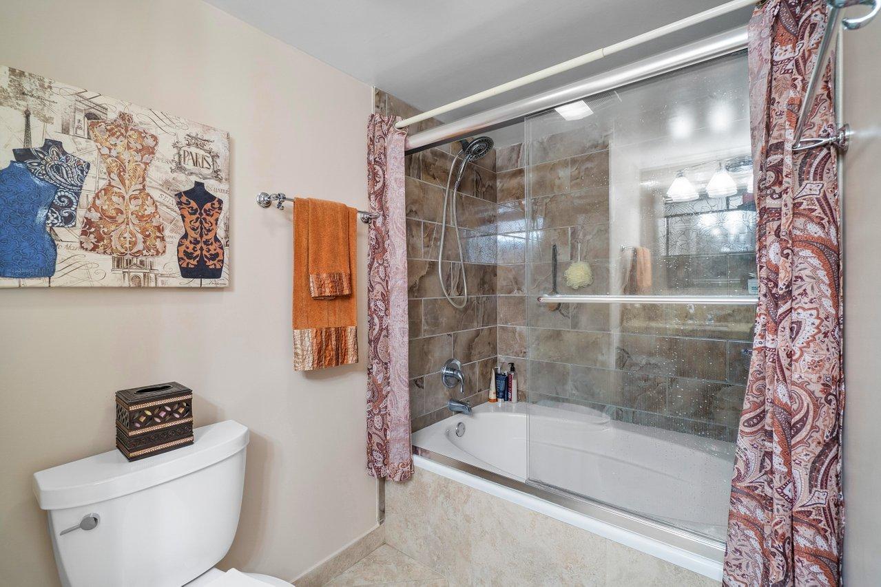 6562 Boca Del Mar Drive, Unit 524 Boca Raton, FL 33433 - Photo 17 of 37 Over-Sized Glass Enclosed Bath