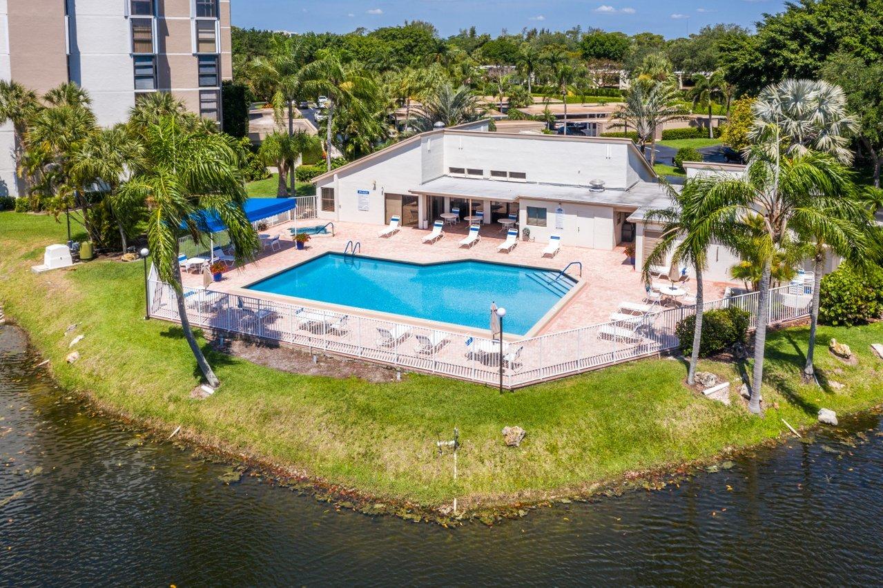 6562 Boca Del Mar Drive, Unit 524 Boca Raton, FL 33433 - Photo 3 of 37 Pool & Clubhouse