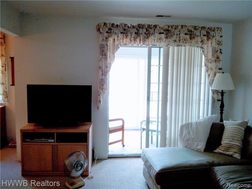 480 Baldwin Avenue, Unit 26 Rochester, MI 48307 - Photo 7 of 32 DSCN1383.jpg