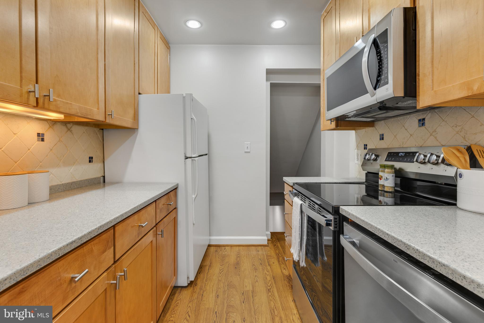 4628 31st Road South Arlington, VA 22206 - Photo 11 of 55 Freshly painted w/ recessed lighting