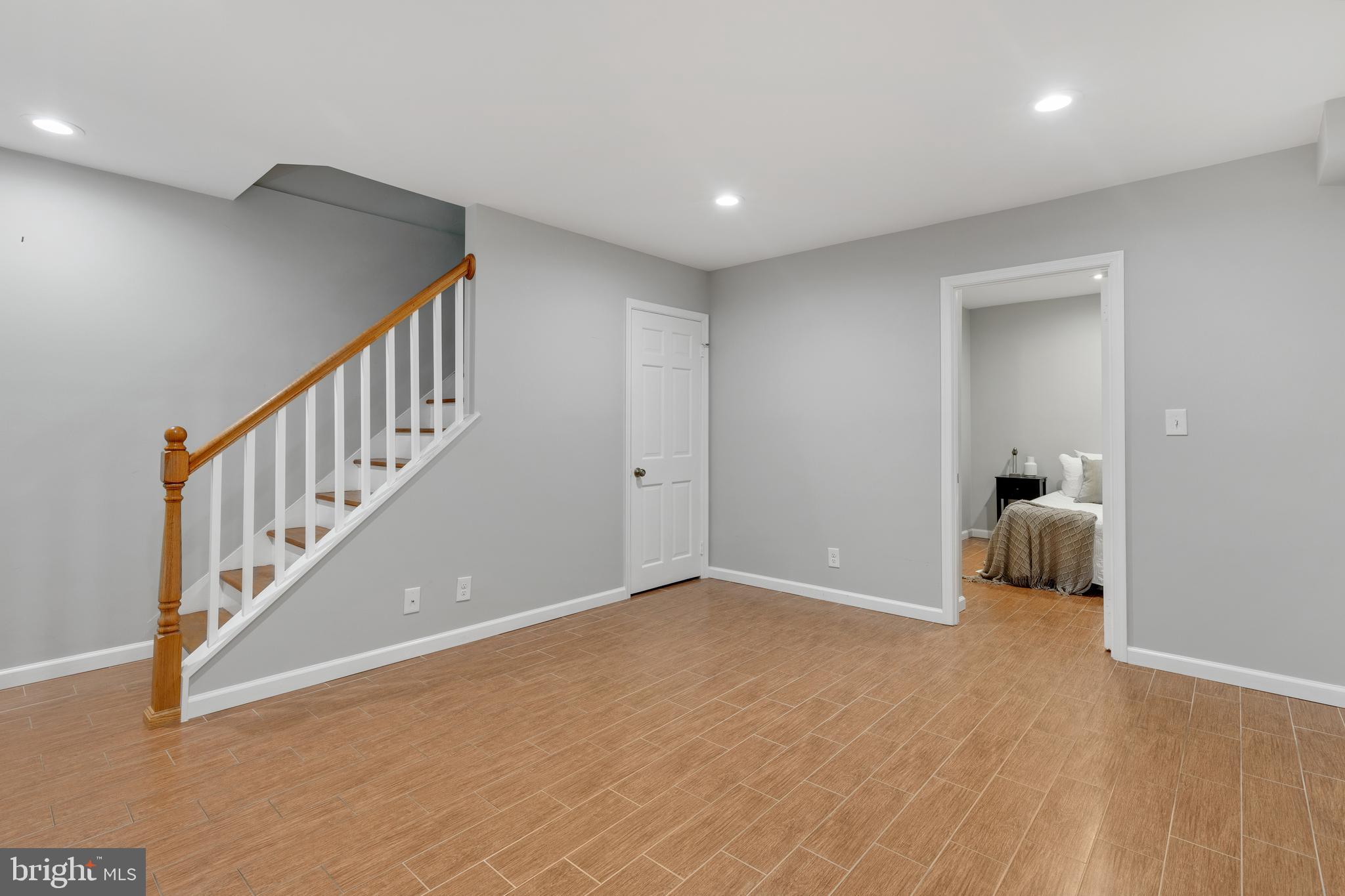 4628 31st Road South Arlington, VA 22206 - Photo 27 of 55 Tall ceilings makes this space POP!