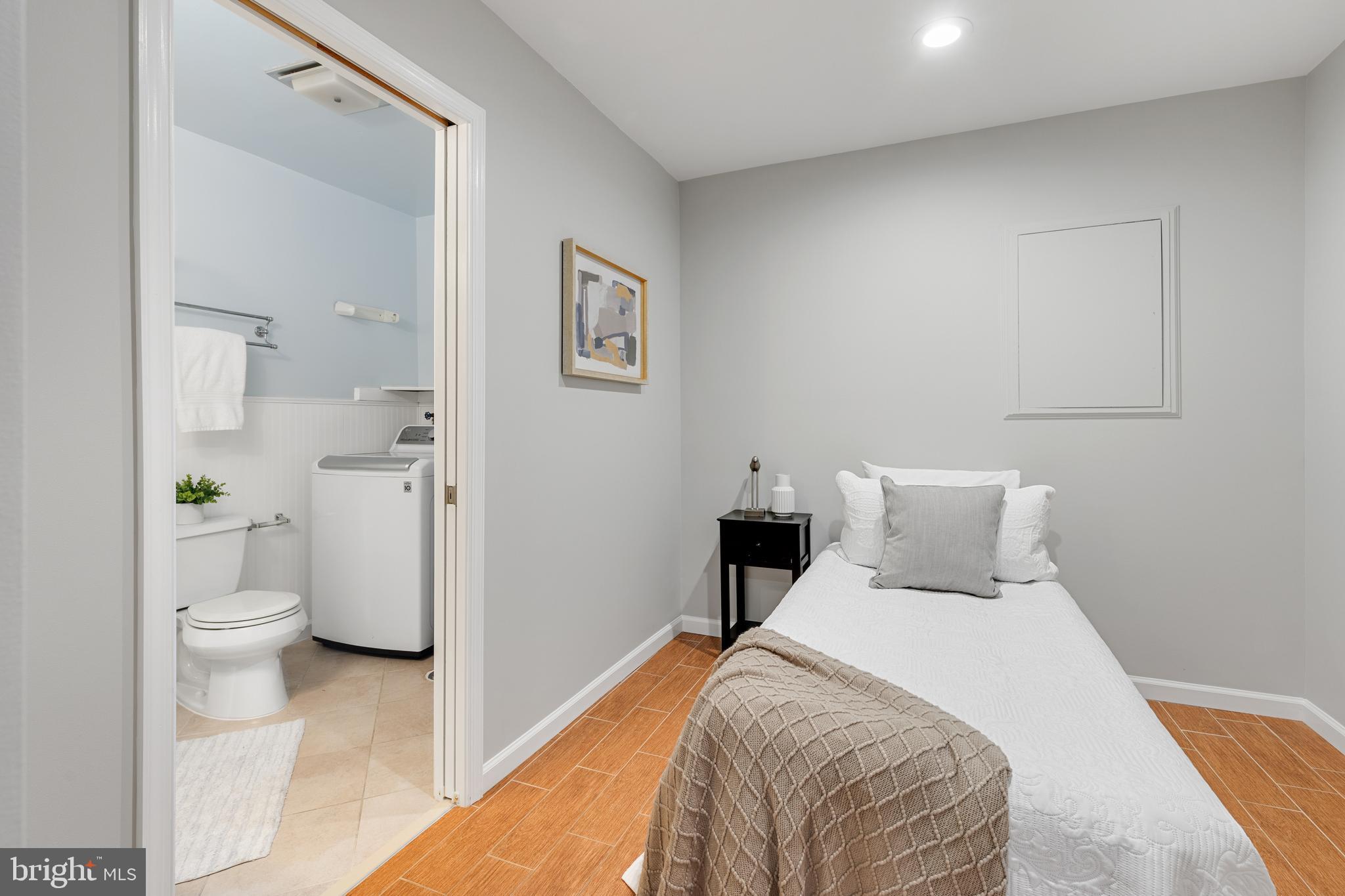 4628 31st Road South Arlington, VA 22206 - Photo 28 of 55 Bonus room w/closet