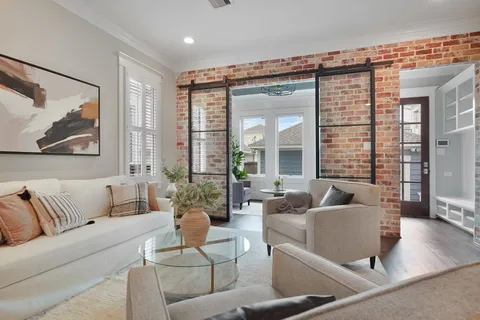 $1,070,000 | 537 West 22nd Street, Houston, TX 77008