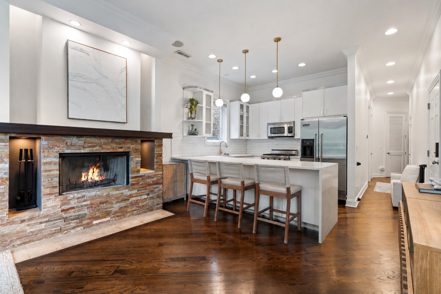 1131 West Addison Street, Unit 2 Chicago, IL 60613 - Photo 10 of 30 Gallery Image 10