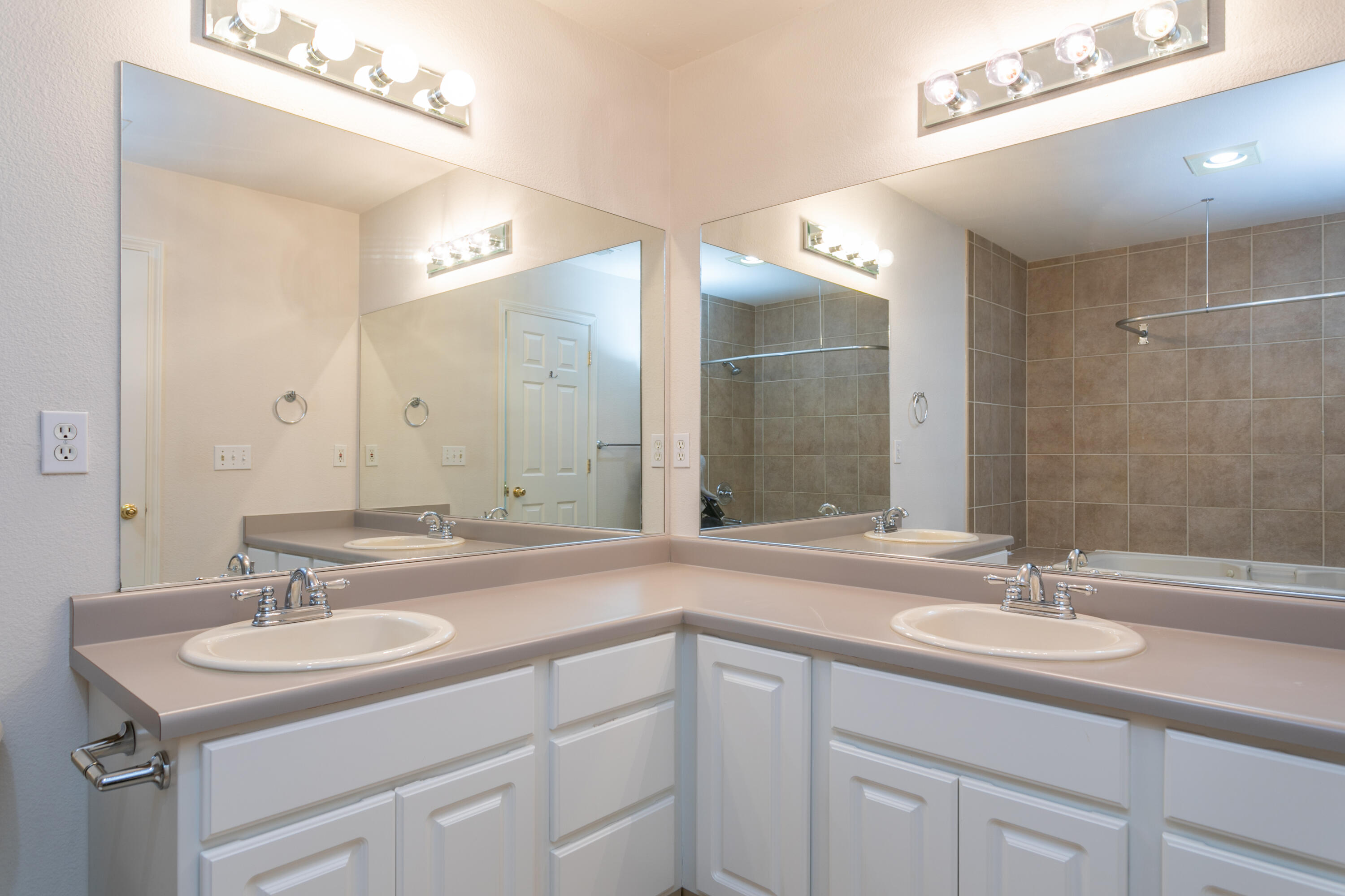 623 Shadow Way Central Point, OR 97502 - Photo 27 of 37 Shadow632-7574