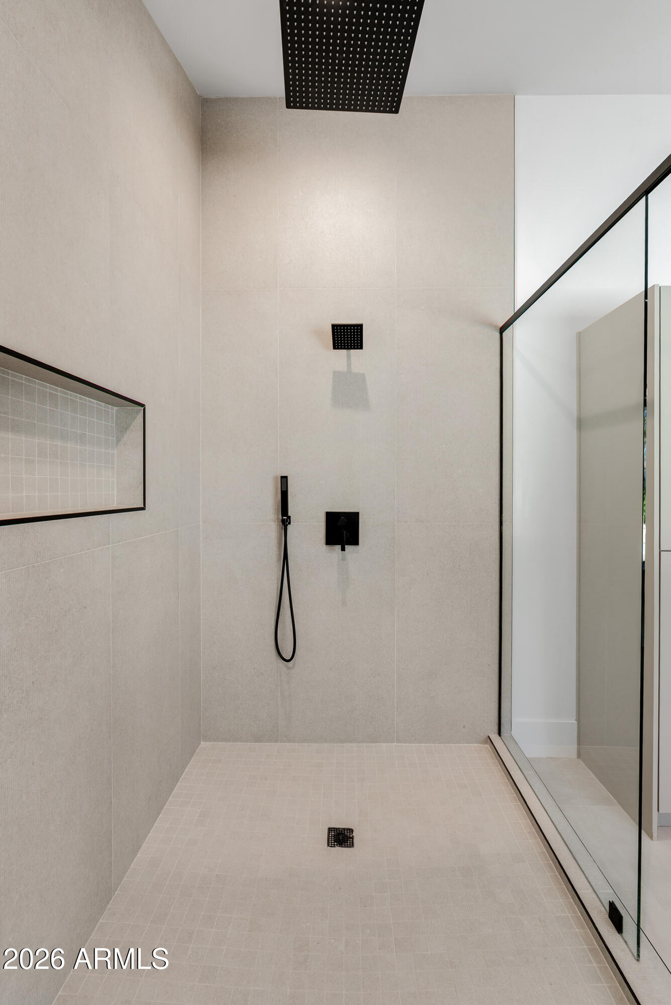 7717 North 7th Avenue Phoenix, AZ 85021 - Photo 19 of 31 a bathroom with a shower