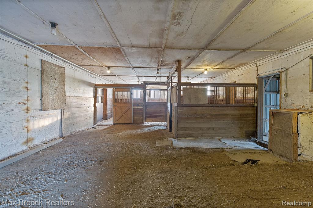 12374 West Stanley Road Flushing, MI 48433 - Photo 39 of 77 Gallery Image 39