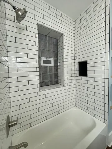 $2,000 | 3555 South King Drive, Unit 1N, Chicago, IL 60653