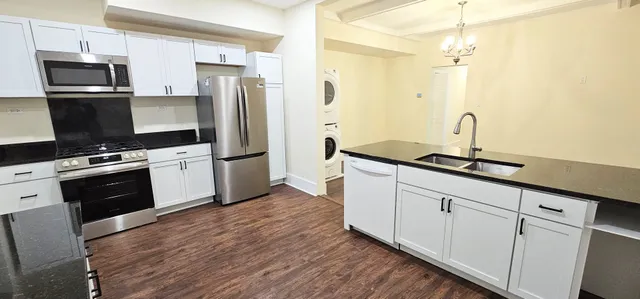 $2,000 | 3555 South King Drive, Unit 1N, Chicago, IL 60653