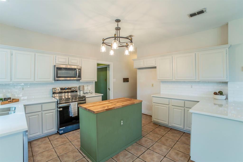 1240 Trinity Drive Benbrook, TX 76126 - Photo 4 of 33