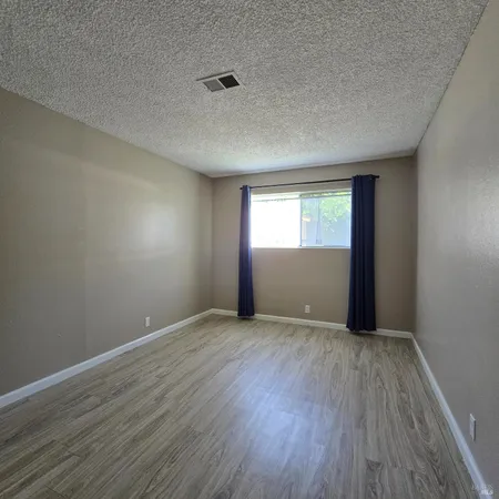 $2,950 | 1255 Whitehall Way, Vacaville, CA 95687