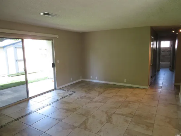 $2,950 | 1255 Whitehall Way, Vacaville, CA 95687