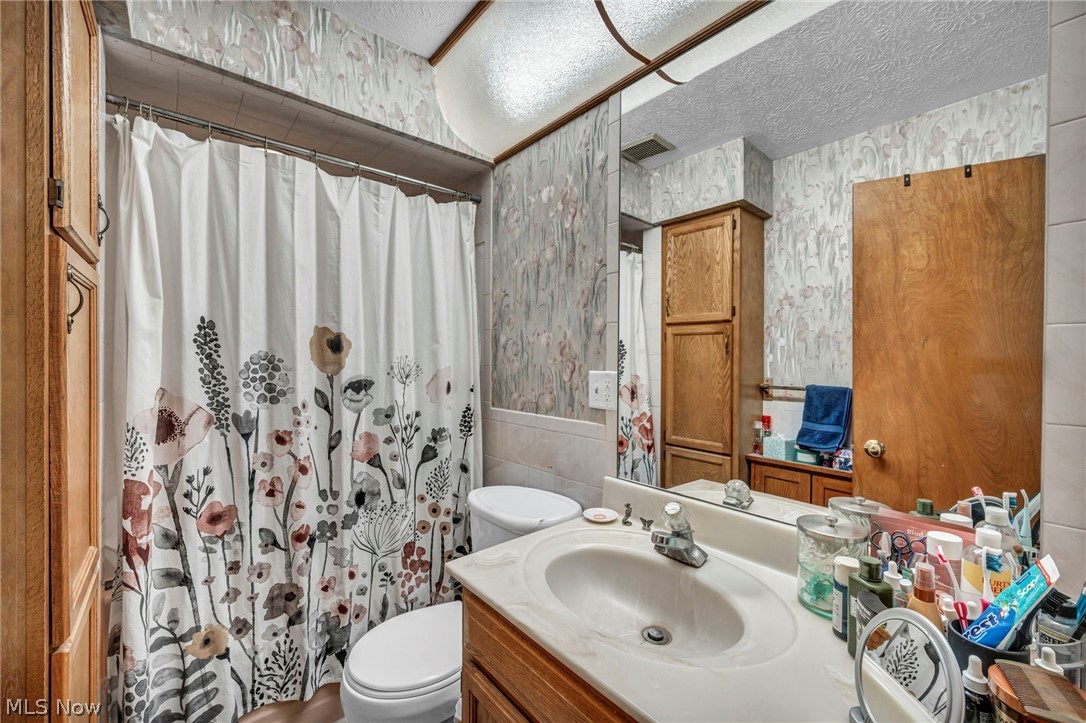 1202 Lawrence Road Northeast Canton, OH 44705 - Photo 15 of 16