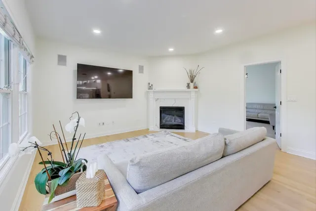 $890,000 | 331 South Park Street, Westmont, IL 60559