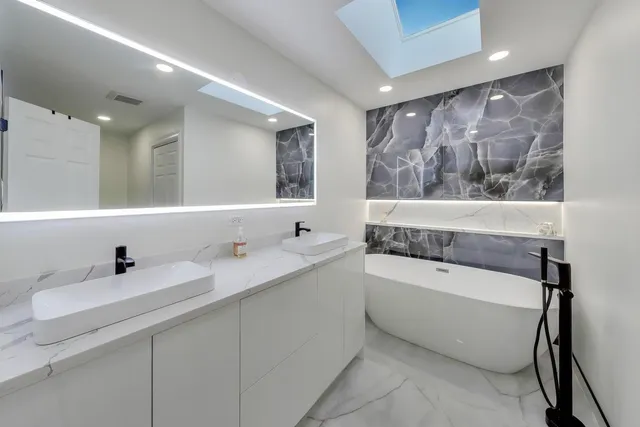 $890,000 | 331 South Park Street, Westmont, IL 60559