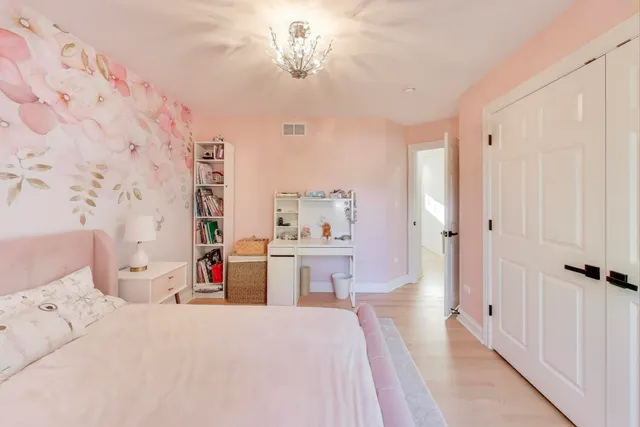 $890,000 | 331 South Park Street, Westmont, IL 60559